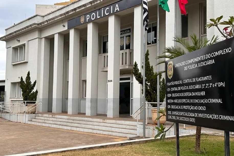Bebê é achado sozinho em carrinho em praça de Araçatuba; pai diz à polícia que ´perdeu´ criança e vai preso