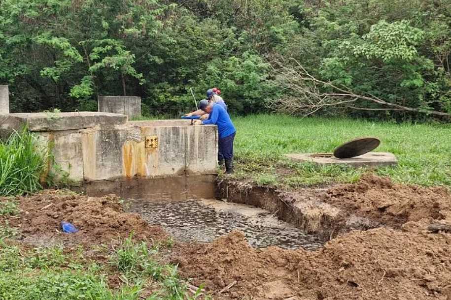 Problema em bomba de estação de tratamento causa vazamento de esgoto no Rio São Domingos