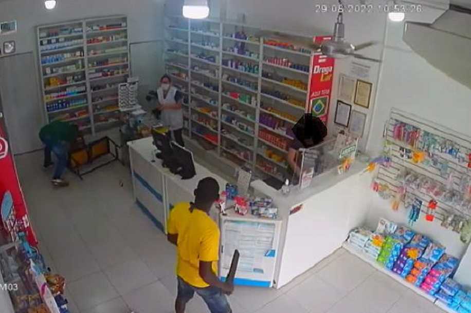 Haitiano é morto a tiros após agredir guarda a pauladas