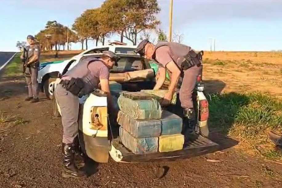Polícia Rodoviária apreende mais de 360 kg de maconha em rodovia de Penápolis