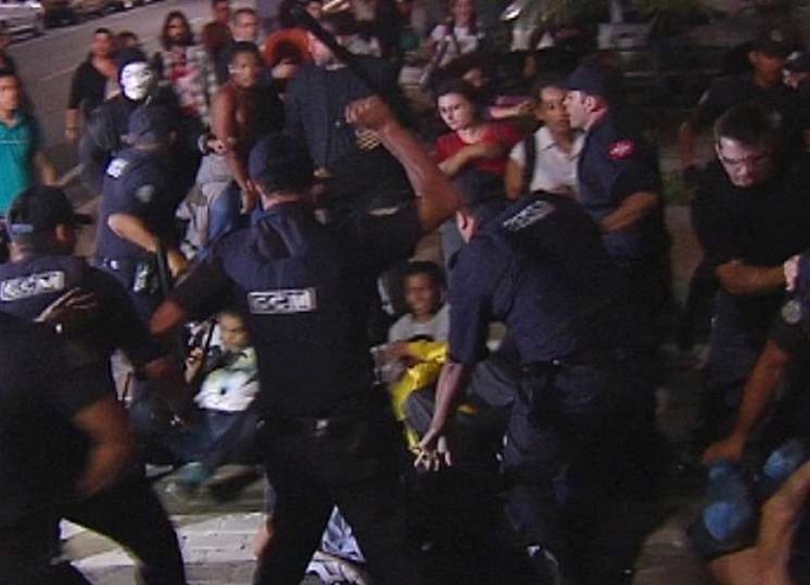 Vereador que abriu portão da Câmara isenta participação em pancadaria