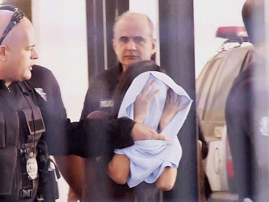 ´Só Deus para confortar´, diz mãe de presa por planejar assalto aos pais 