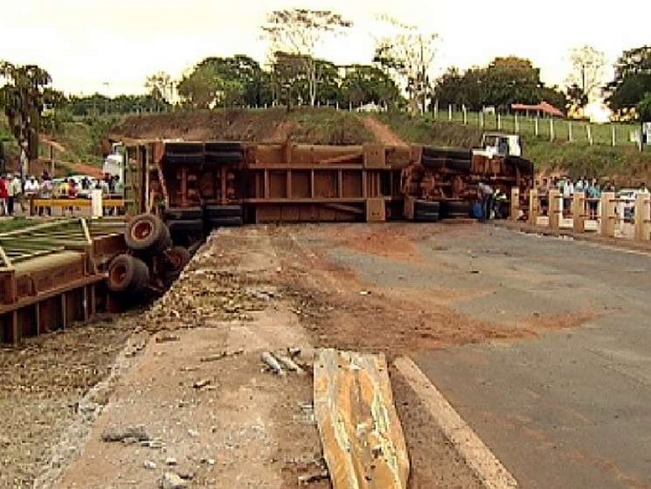 Acidente com treminhão mata uma pessoa em vicinal de Monte Aprazível