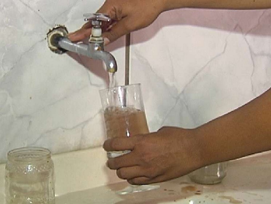 Água sai ´marrom´ de torneiras em Mirassol e moradores fazem B.O.
