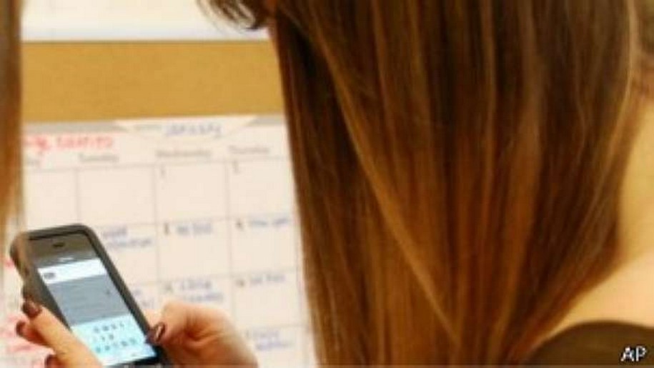 Grã-Bretanha lança megaestudo para avaliar riscos de celular a crianças