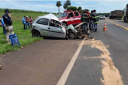 Acidente aconteceu nesta terça-feira (31), na BR-153, sentido Nova Granada/ São José do Rio Preto (SP)