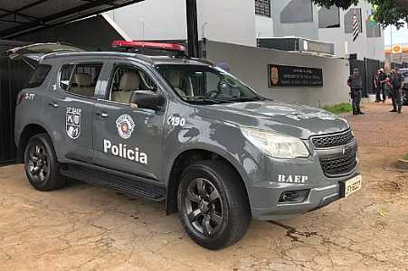 Empresário fica ferido ao atirar acidentalmente na própria perna em Araçatuba; arma foi apreendida