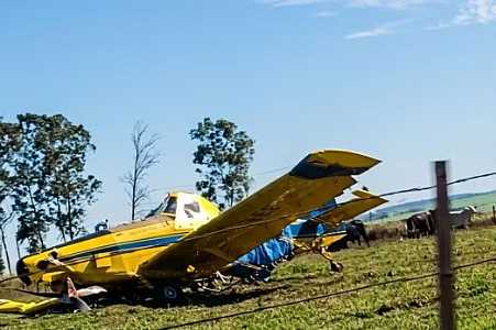 Avião agrícola faz pouso forçado no interior de SP