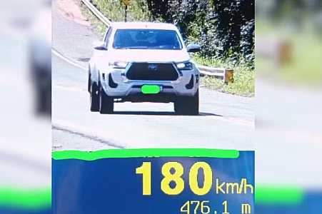 Veículos são flagrados a mais de 170 km/h durante fiscalização policial em rodovia do interior de São Paulo