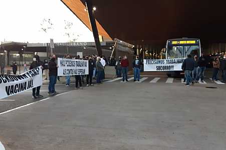 Protesto contra ´lockdown noturno´ bloqueia entradas do Terminal Urbano de Rio Preto