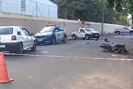 Motociclista morre após avançar no sinal de Pare e atingir carro em cruzamento em Araçatuba