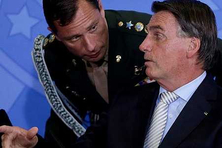 Polícia Federal faz buscas na casa de Jair Bolsonaro e prende Mauro Cid, ex-ajudante dele