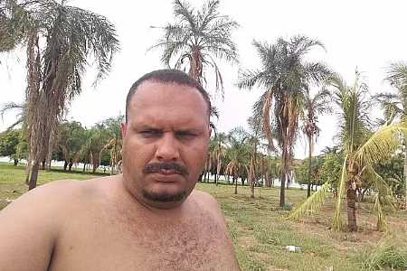 Homem morre alvejado com tiros nas costas enquanto estava com o filho no colo em Araçatuba