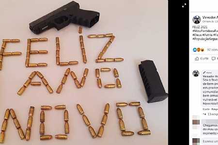Vereador posta mensagem de Ano Novo escrita com munições em Rio Preto, SP