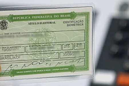 Eleitores podem responder criminalmente por transferência fraudulenta de título de eleitor