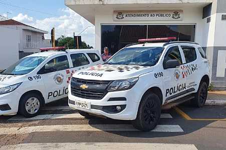 Mulher é agredida e enforcada com fio pelo marido após se negar a comprar drogas para ele no interior de SP