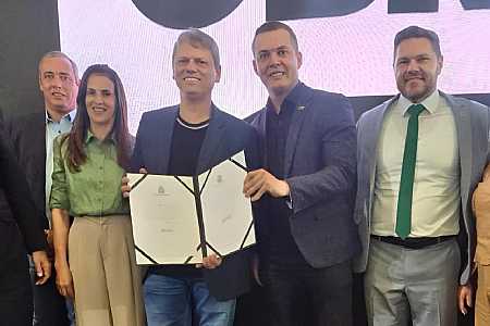 Marcomini celebra anúncio do início da pavimentação da estrada entre Macedônia e Indiaporã