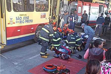 Mulher é atropelada no Terminal Urbano de Rio Preto
