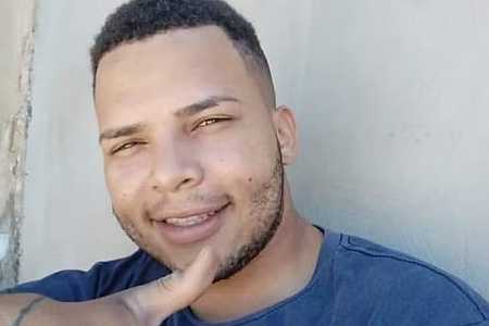 Jovem morre baleado por garupa de moto na frente da mãe em Nova Granada