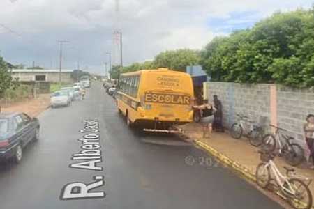 Menina de 5 anos é esquecida dentro de ônibus escolar no interior de SP