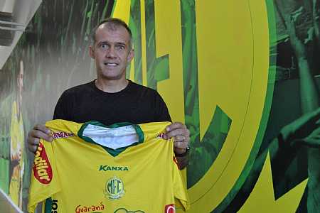 Eduardo Baptista, ex-Palmeiras e Fluminense, é o novo treinador do Mira