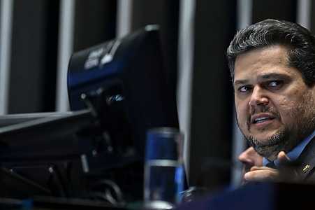 Flávio acusa Alcolumbre de proteger Moraes no Senado