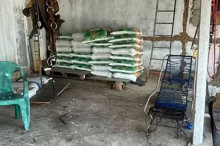 Homem é preso suspeito de furtar, desviar e revender sacos de ração de fazenda onde trabalhava