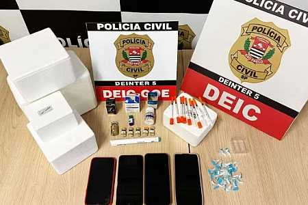 Comerciante é presa suspeita de vender emagrecedores e fazer entregas em loja de roupas femininas