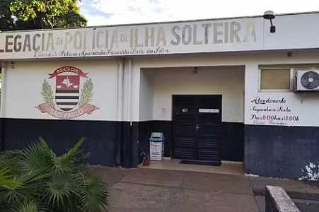 Menino é vítima de tentativa de sequestro após sair da escola e foge enquanto suspeito fala ao telefone