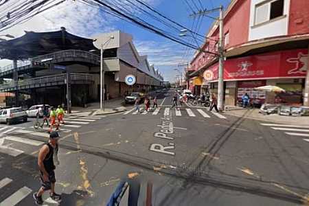Motorista de carro foge após atropelar grávida no centro de Rio Preto