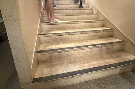 Jovem convulsiona, cai da escada e fica ferido após votar no interior de SP