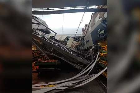 Servidor morre após parte de teto de supermercado desabar durante forte temporal em Araçatuba