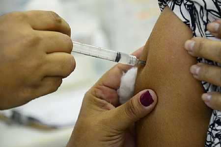 Anvisa propõe suspender a vacinação de grávidas com Janssen e AstraZeneca