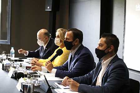 Governo de SP apresenta a prefeitos o Plano Estadual de Imunização contra a covid-19