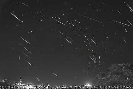 Chuva de meteoros é registrada no interior de SP