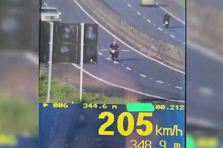 Motociclista é flagrado a mais de 200 km/h em trecho de rodovia com velocidade limite de 90 km/h
