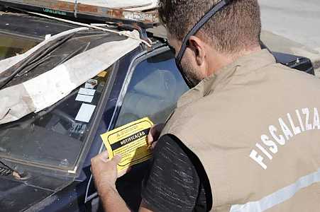 Mais de mil carros abandonados nas ruas de Rio Preto devem ser notificados até o fim do ano, diz prefeitura