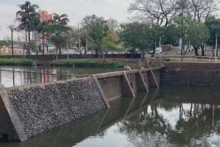 Sem chuva há mais de 60 dias e com ´calorão´, vertedouro seca em Rio Preto
