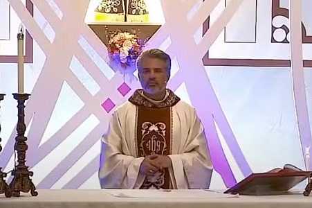 Diocese de Catanduva afasta padre que teve imagens viralizadas na web com partes íntimas expostas