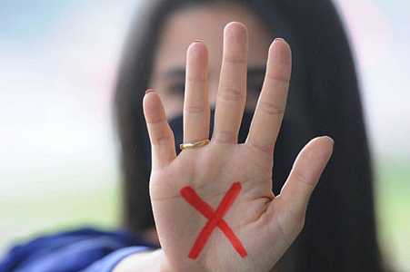 Quatro mulheres foram vítimas de feminicídio por dia no Brasil em 2023