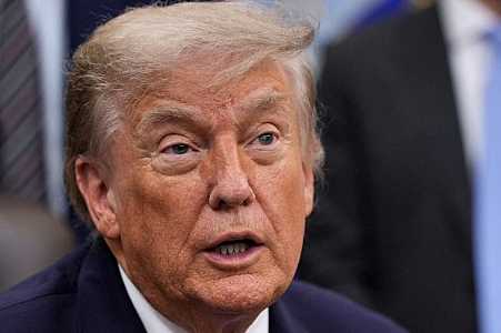 Justiça manda Trump pagar indenização milionária a escritora