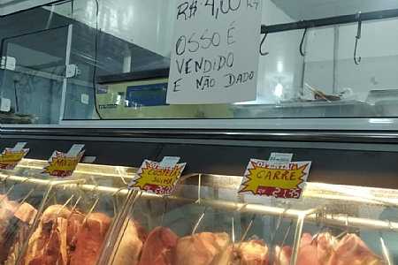 Procon autua açougue por vender osso em Santa Catarina