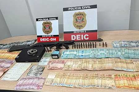 Polícia Civil apreende R$ 58 mil em espécie e armas em operação contra desarmamento