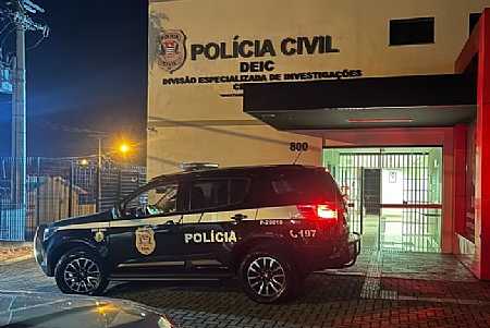 Motociclista tenta fugir de abordagem no interior de SP, cai com a moto e agride policial, diz polícia