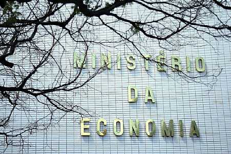 Bolsonaro deixa déficit de R$ 400 bi no Orçamento para favorecer os ricos