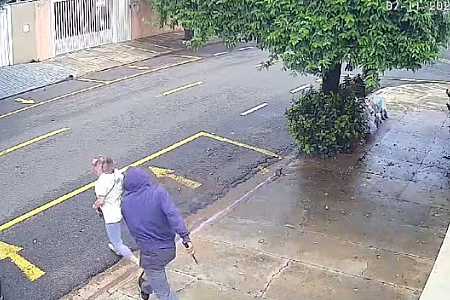 Homem é preso em flagrante após tentar assaltar casa de carnes e pedestre em Rio Preto