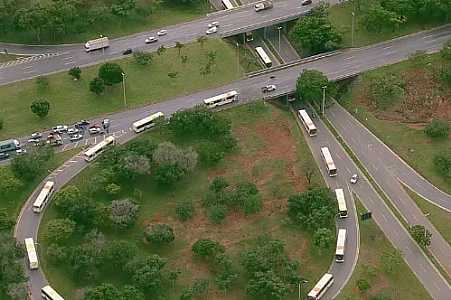 Empresas do interior de SP que fretaram ônibus para bolsonaristas radicais têm veículos apreendidos em Brasília