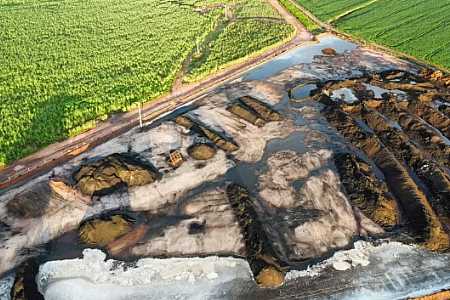 Moradores reclamam de líquido com mau cheiro gerado por empresa de adubos em Guararapes