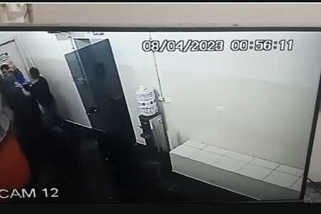 Preso por estupro morre após ser atingido por tiro em delegacia