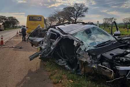 Acidente entre ônibus, caminhão e caminhonete deixa motorista ferido na Assis Chateubriand em José Bonifácio